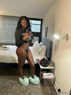 5’11 baddie ☺ how’s your day been baby 