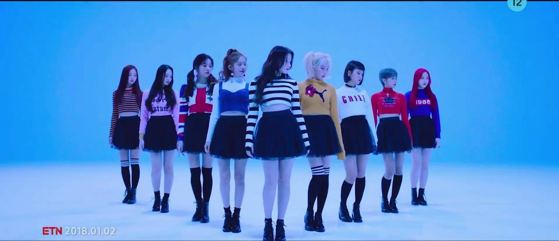 Boom boom momoland обложка. Momoland boom boom. Момолэнд в эру бум бум. Корейская песня boom. Момолэнд участницы.