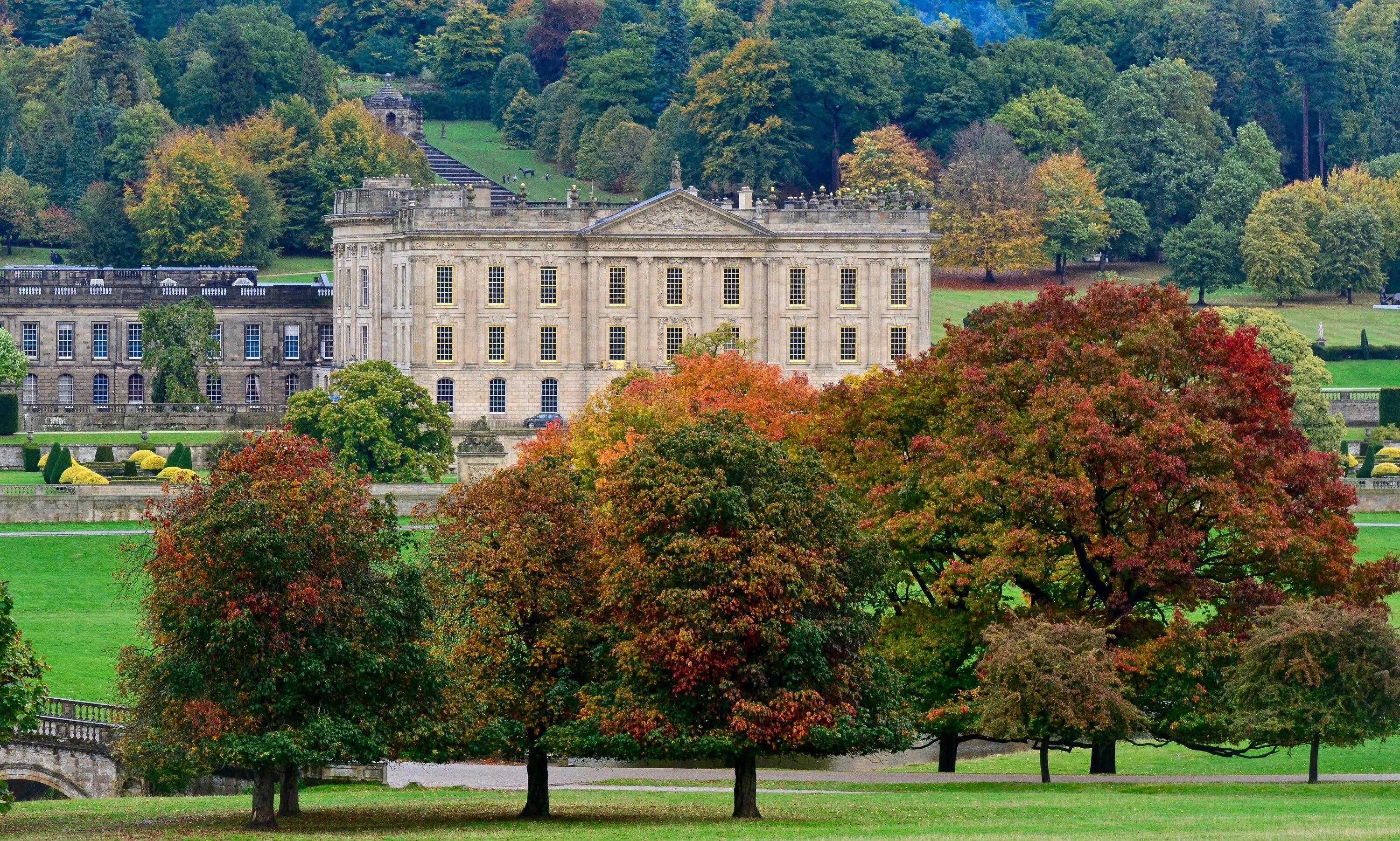 Uk parks. Чатсуорт-Хаус Дербишир. Замок Чатсворт Дербишир. Парк Чатсворт Англия. Поместье Чатсуорт.