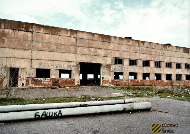 Заброшки батайска. Батайск авиагородок аэродром. Заброшки батайска. Заброшенное депо батайск. Заброшенные здание в батайске.
