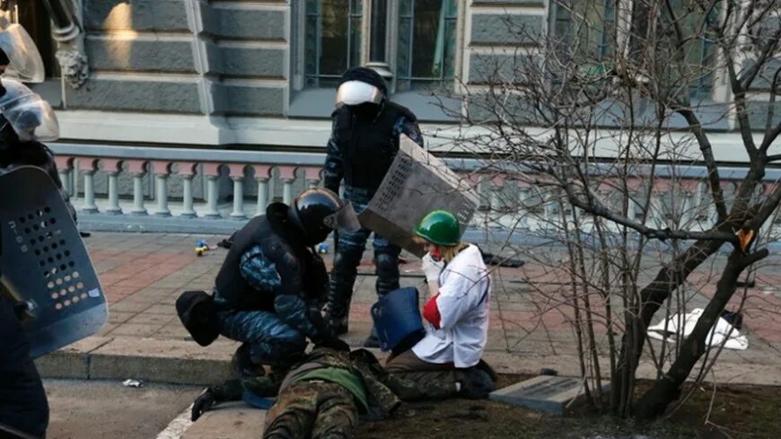 Расстрел небесной сотни. Евромайдан небесная сотня. Глава беркута разведчик нацист. Расстрелянная сотня. Майдан беркут небесная сотня.