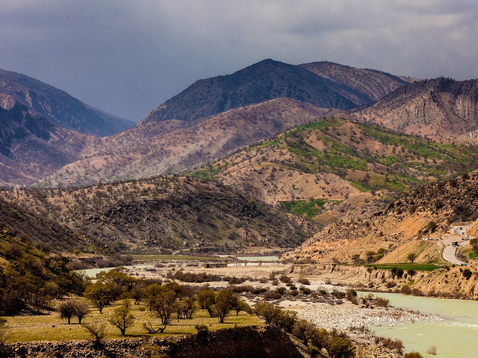 горы иранское нагорье. загрос иран. горы эльбурс в иране. иранские горы загрос. иран горы.