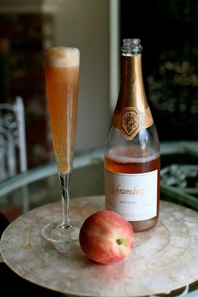 Персиковое шампанское. Stella rosa pink. Итальянское шампанское персиковое. Шампанское с персиком. Мартини асти шампанское розовое.