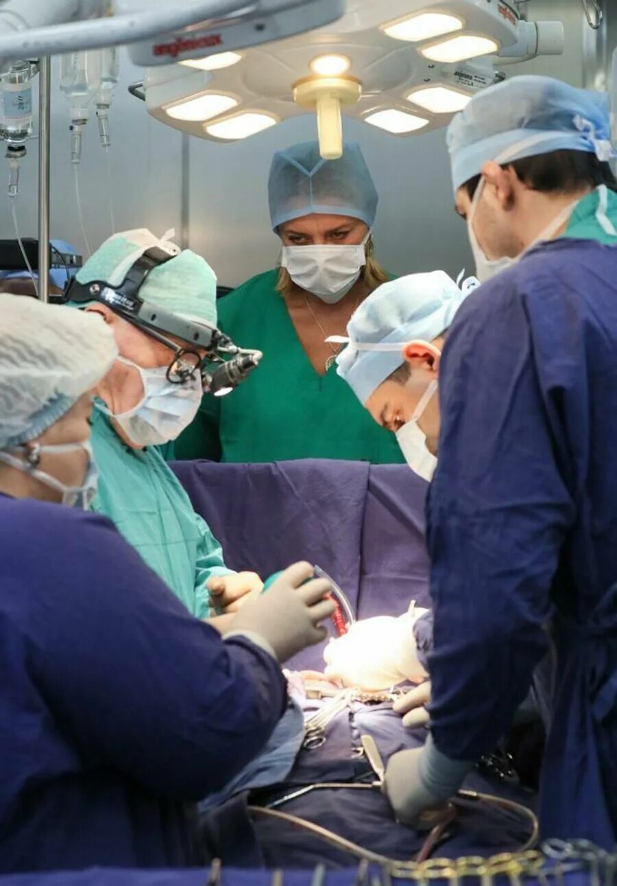 Сердце больница москва. Операция на сердце бакулева. Иркутская областная кардиохирургическая больница. Операция на сердце бакулева. Кардиохирургия операция.