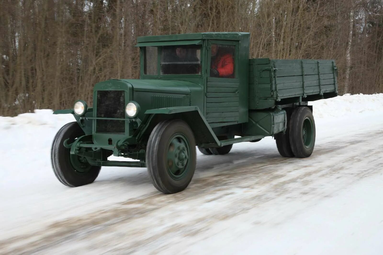 Полуторка москва. ЗИС-5 грузовой автомобиль. Полуторка и ЗИС 5. Грузовик ЗИС-5в. ЗИС 105 грузовик.