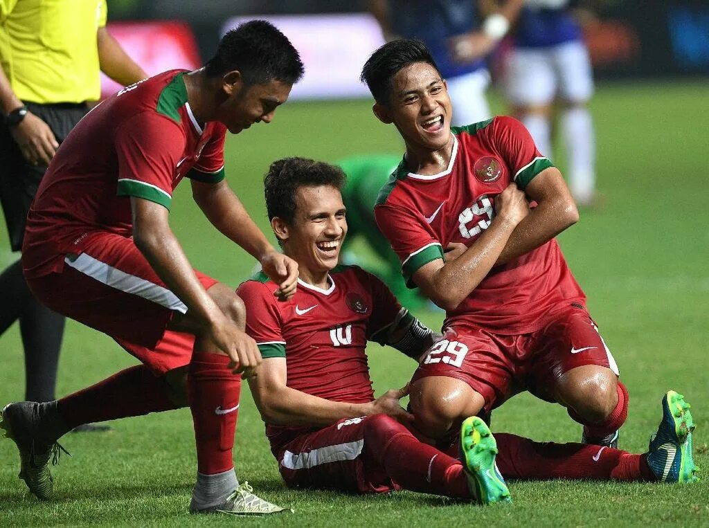 Индонезия футбол. Iran indonesia u23. Ozbekiston indoneziya futbol. Картинка для ирак и индонезия по футболам. Индонезия футбол.
