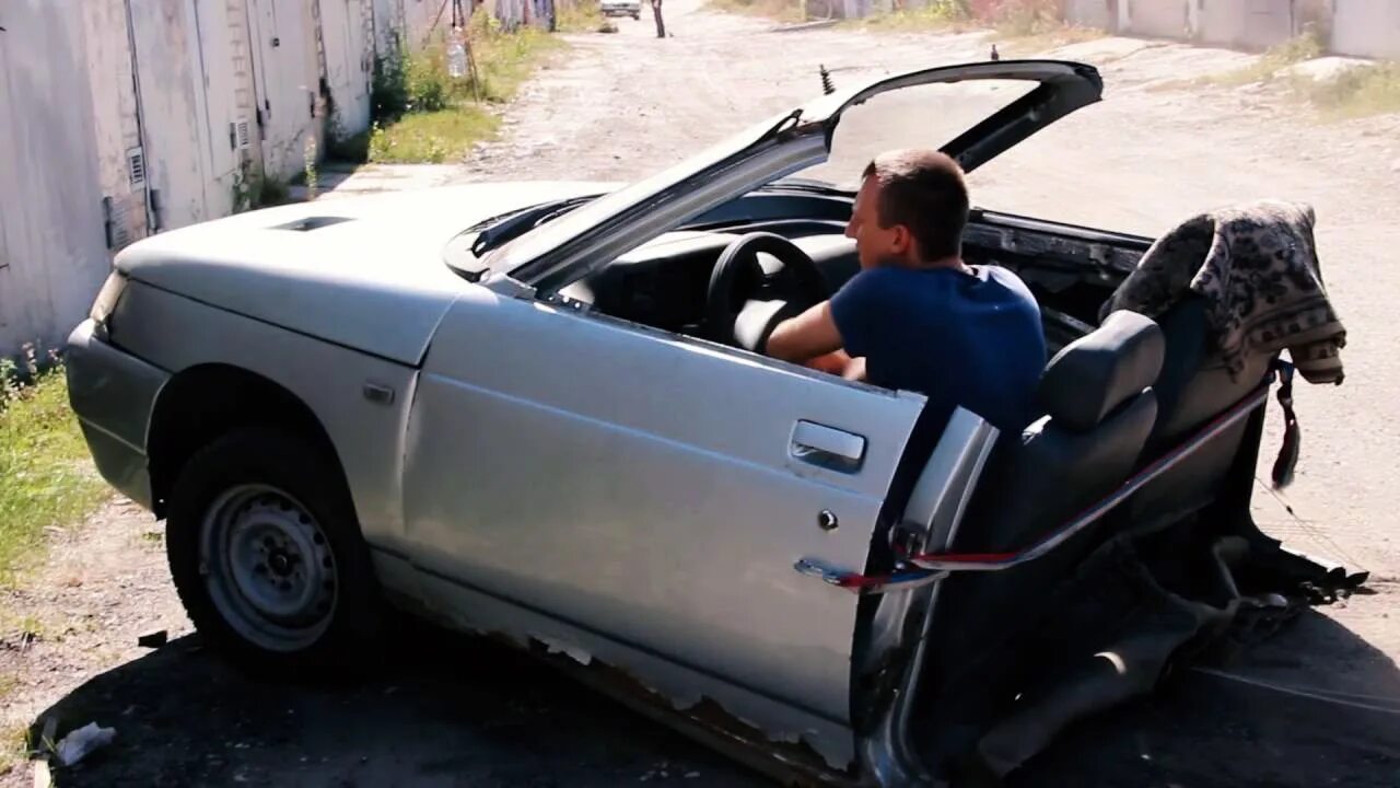 Вывих голеностопа гематома. Безопасность пассажира в автомобиле. Вывих сустава голеностопа. Можно ехать со сломанным. Правила безопасности в автомобиле.