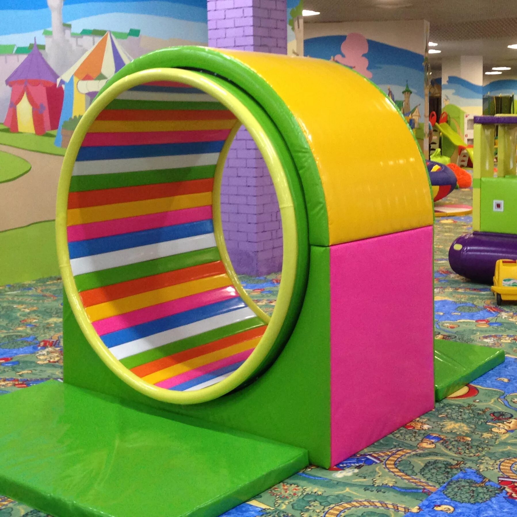 оборудование для игровых комнат. детская карусель аттракцион. детская игровая карусель. мягкая карусель для игровой комнаты. детская игровая карусель.