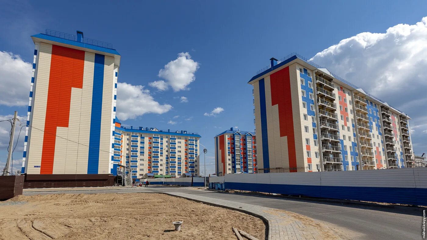Стадион в салехарде. Салехард проспект молодежи. Салехард проспект молодежи. Ямало-ненецкий государственный университет. Г.