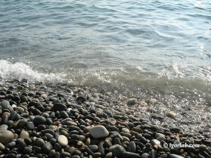 песчано галечный пляж лазаревское. лазаревское песчаный пляж. пляж галька лазаревское. сочи песочный пляж 2023. песчано галечный пляж лазаревское.
