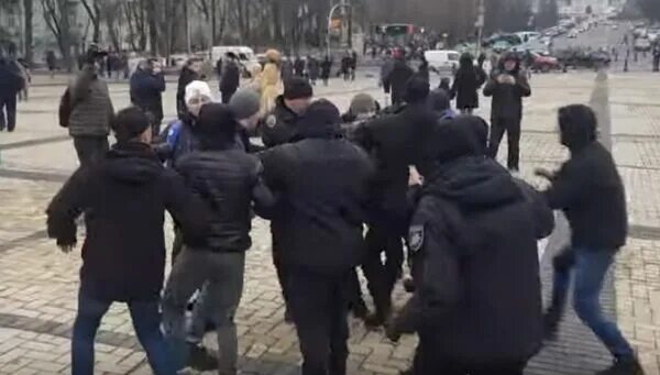 Убитые националисты на Украине. Митинг праворадикалов. Нападение националистов. Националисты Украины убивали детей. Митинг убили