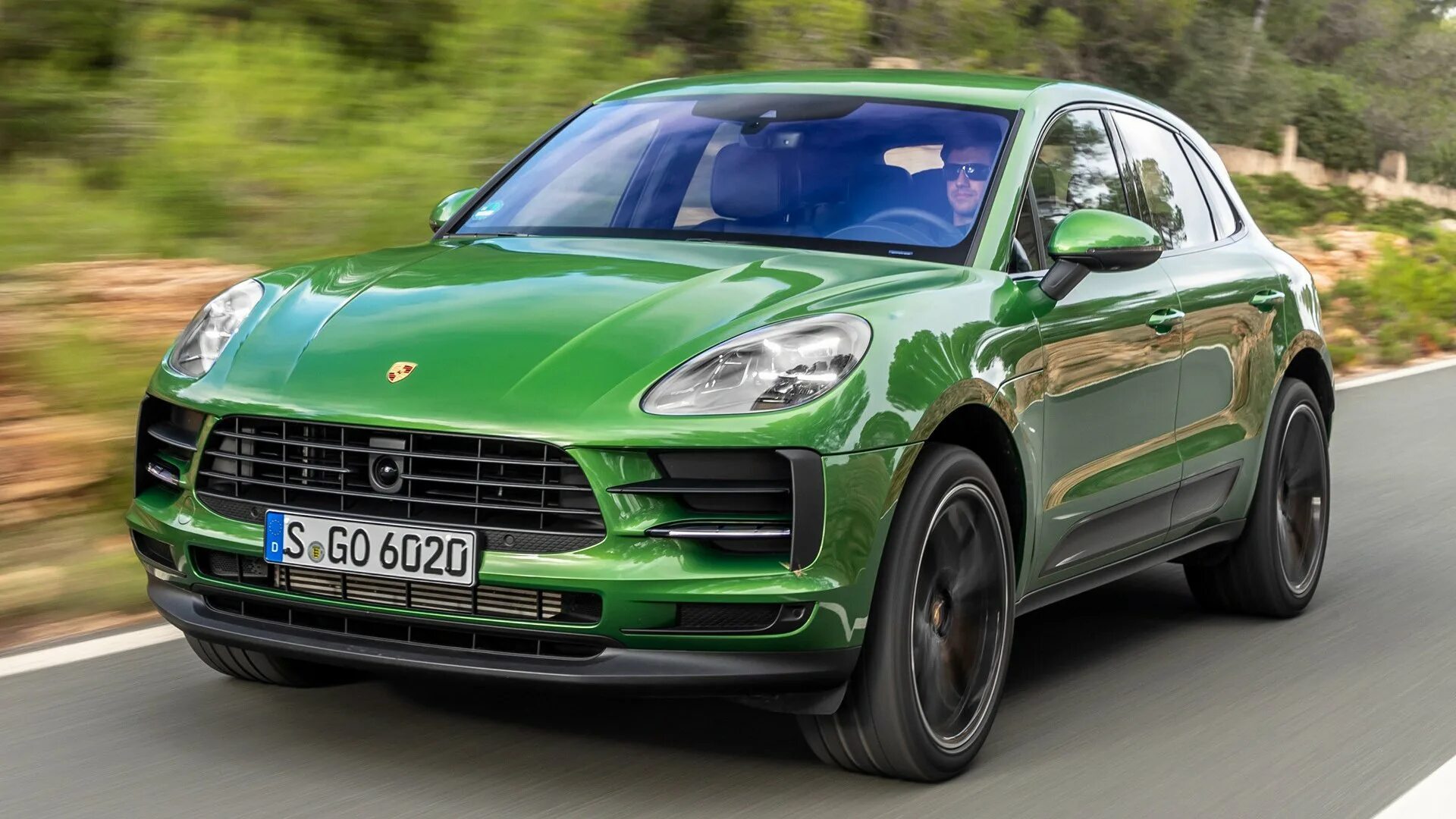 Макан образом. Porsche Macan 2019. Порше Макан салатовый. Porsche Macan 2.0. Porsche Macan RR 2018.