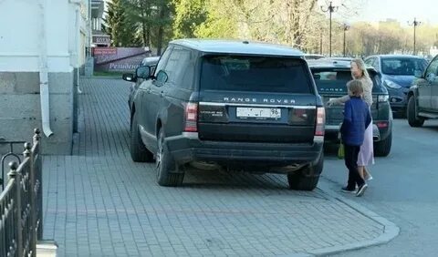 Не ездите по тротуару