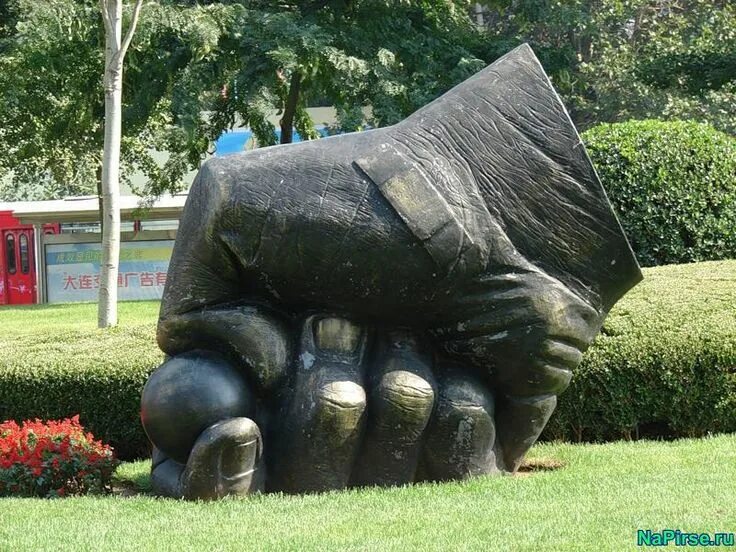 Les Voyageurs Public sculpture, Public art, Statue