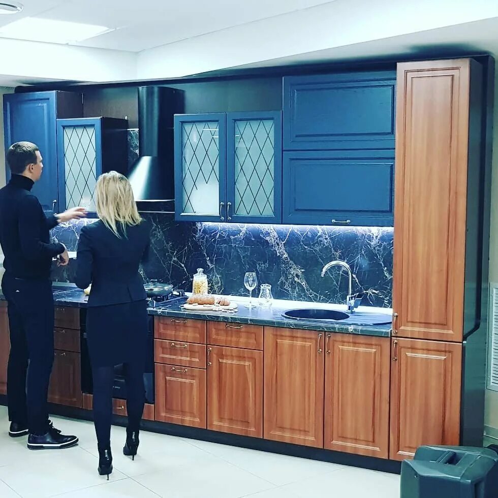 Кухня антея. Кухня грейвуд шато индиго. Кухня антея. Кухня антея. Синяя кухня дуб чернильный.