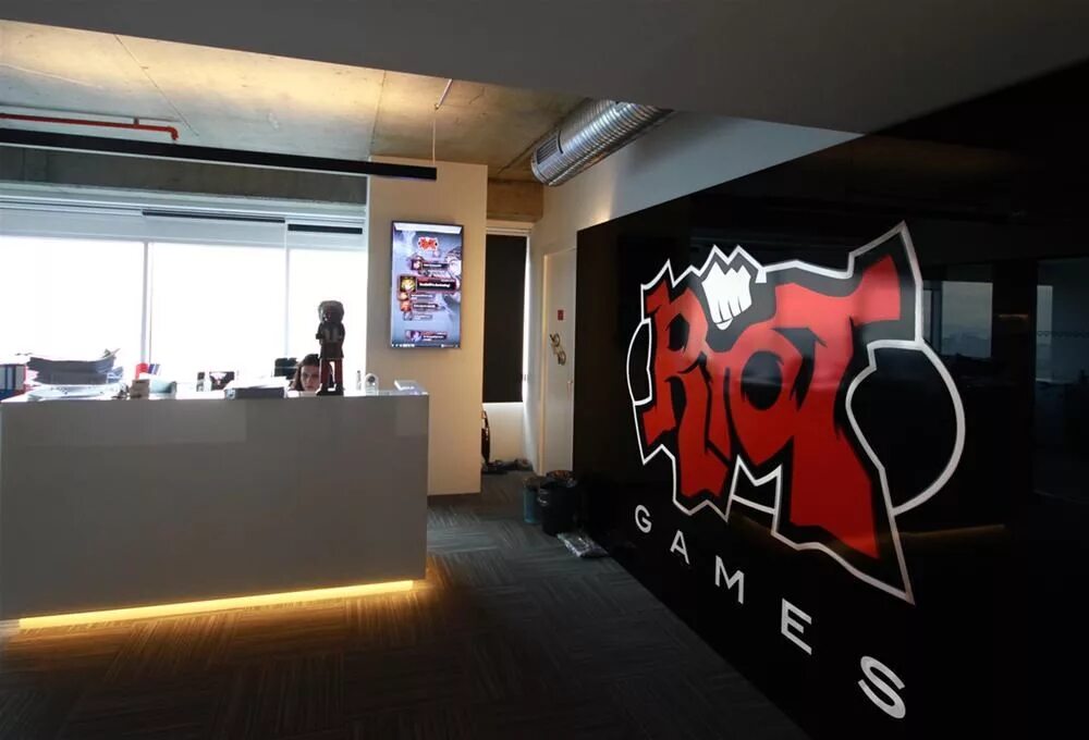 Riot games личный кабинет. Riot games. Штаб квартира Riot games. Riot games офис в Лос Анджелесе. Компания риот.