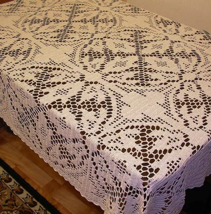 Скатерть крючком. Прямоугольная скатерть крючком. Квадратная вязаная скатерть. Прямоугольные скатерти связанные крючком. Скатерть вязаная крючком квадратная.