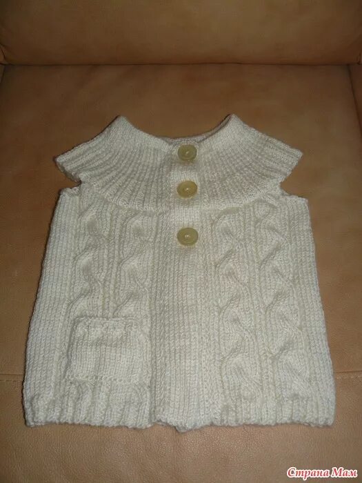 Детская вязаная жилетка для девочки. Связать жилет девочке 2 лет. Жилет спицами детский девочке. Вязаные жилетки для девочек 3 лет. Связать жилет девочке 2 лет.