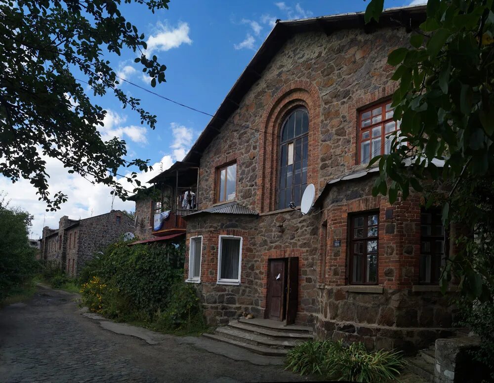 Проводник пассажирского вагона ржд. Квартал железнодорожника. Квартал железнодорожника. Укладчик рельсов. Гранитный квартал гайворон.