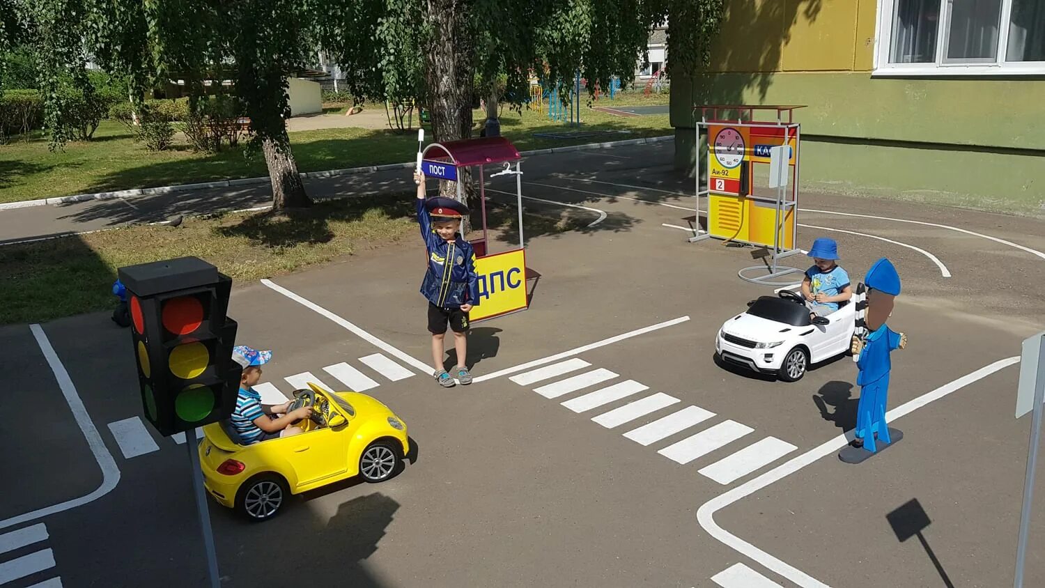 Площадка ПДД В детском саду. Автогородок для детского сада. Площадка ПДД В детском саду на улице. Дорожная разметка в детском саду.