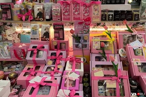 Основной парень мне подарит духи Prada и как обычно цветы и ужин. Вздыхающий уха