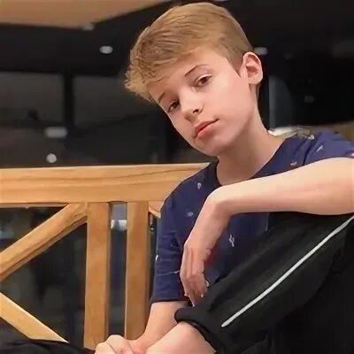 Мальчики фотомодели на реке. Boysland2. Лондон бойс. Boysland2. Мальчики в шортах фото.