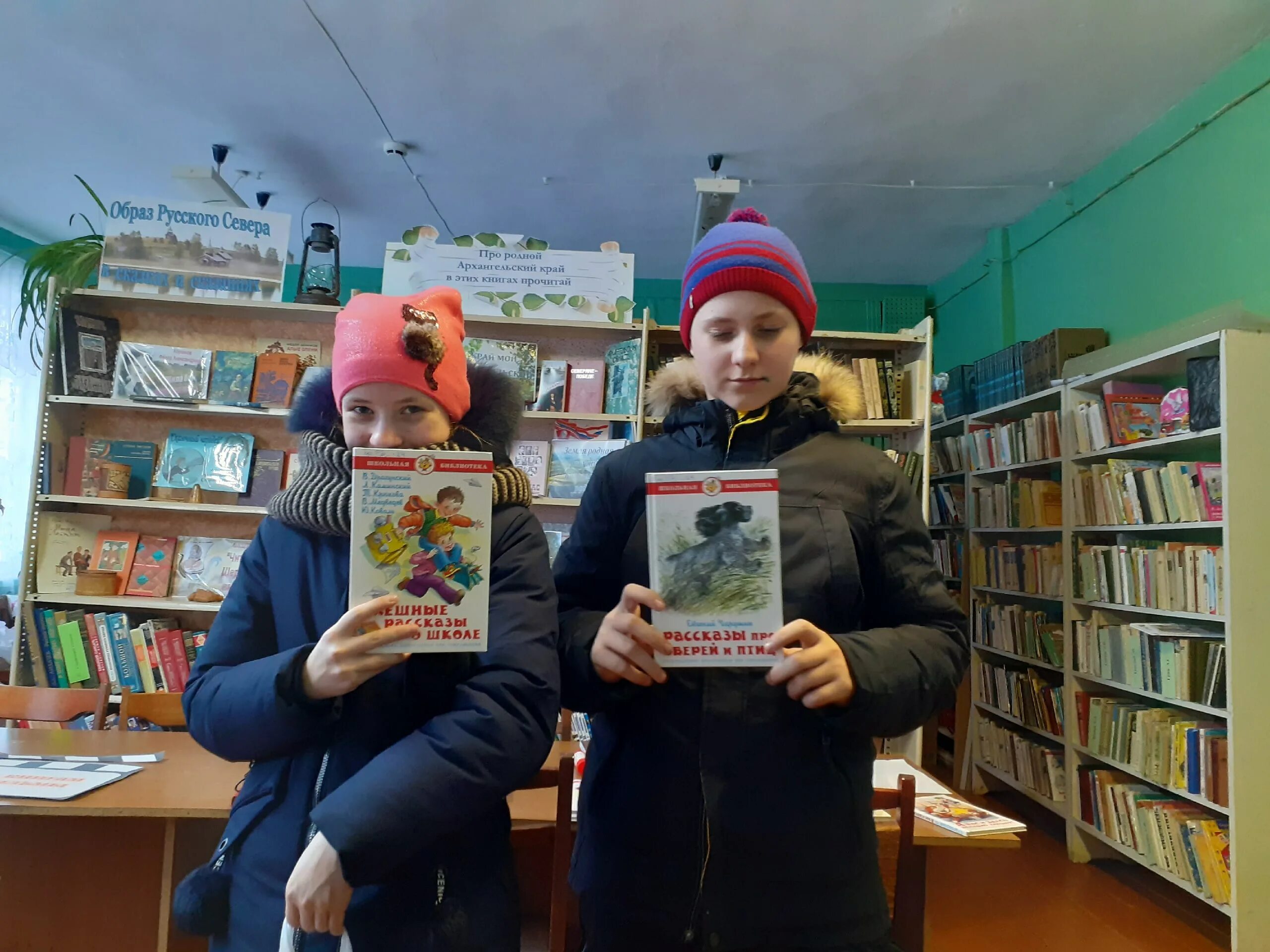 Акция первые читатели нового года. Акция первый читатель нового учебного года. Первые читатели нового года. Новогодние акции первых читателей в библиотеке. Объявление о работе библиотеки в праздничные дни.