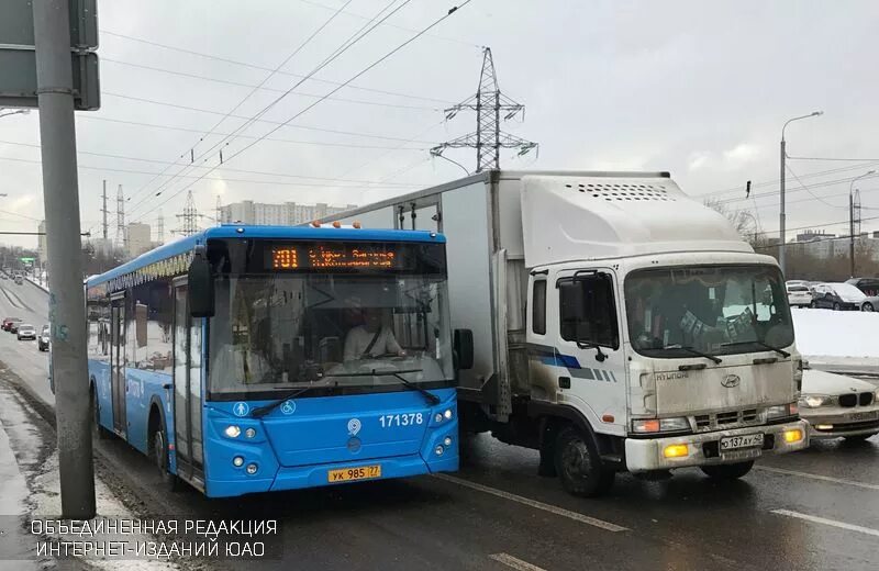 Автобус царицыно бирюлево западное. Автобус Бирюлево. Автобусы полуэкспрессы. Бирюлево Западное автобусы. Автобусный парк Бирюлево.