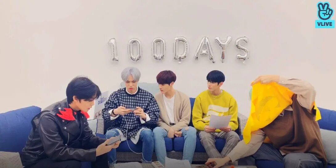 Five live 5. V live. лайв. v live русская версия. заставка на vlive.