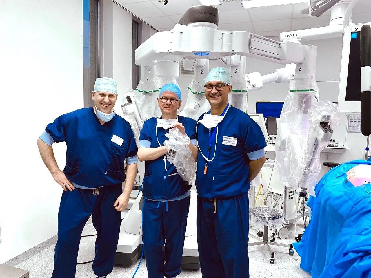 Больница нейрохирургии. 81 больница вересаева хирургии. Члх челябинск областная больница. Хирурги отделения. Врачи в больнице.