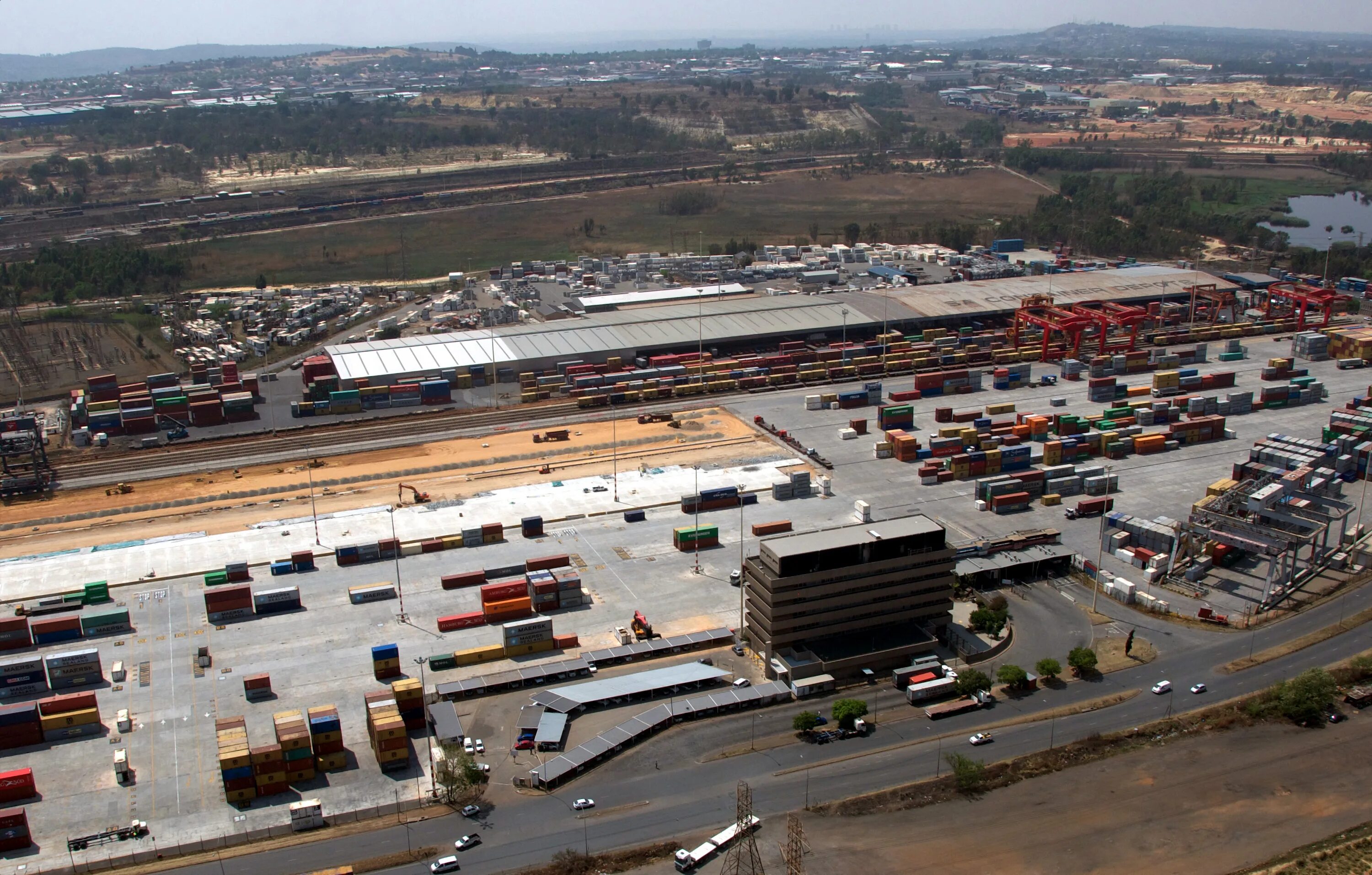 Терминал сити. Терминал a и b в Йоханнесбурге. Торговые центры Йоханнесбурга самый большой. Йоханнесбург автосалон. Маленькие дип Сити кон самый большой.