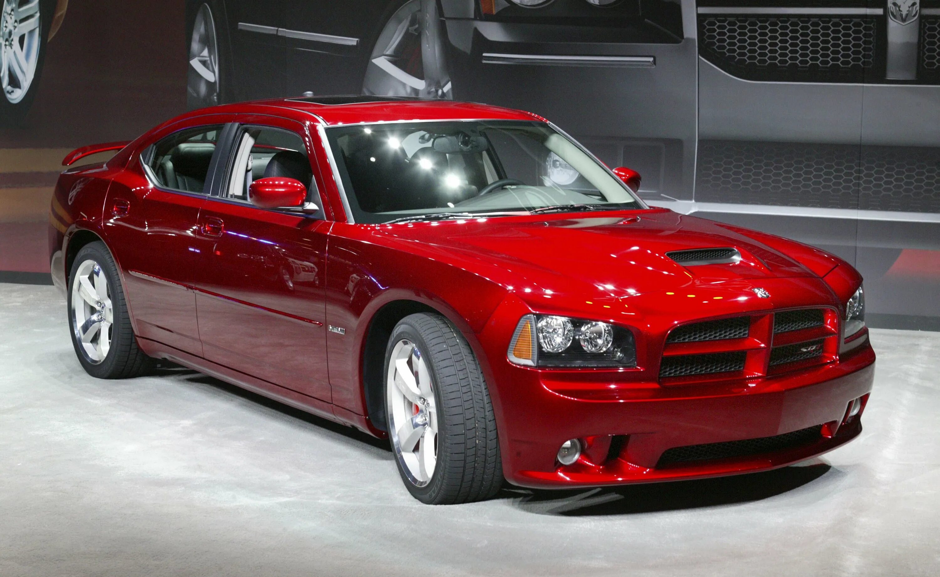 Кто выпускает автомобиль. Dodge Charger srt8 2006. Dodge Charger srt 2006. Dodge Charger srt8. Додж Чарджер 2006.