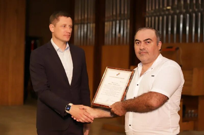 отзывы работников сочи. сотрудники россети кубаньэнерго сочи. эдгар сочи россети. чернушкова элеонора анатольевна базэл аэро. собрание администрации города сочи.