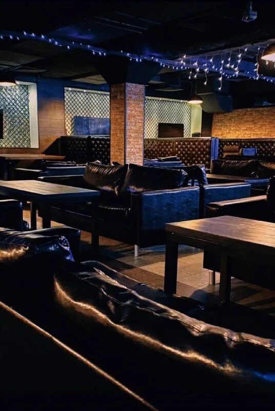 Константин кирилловых киров. Кальянная карма. Стрип клуб неон. Кальянщик в офисе. Клуб майами.