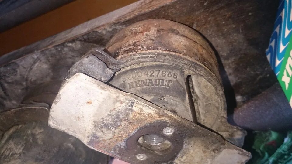 Задние сайлентблоки рено симбол. Сайлентблоки задней балки рено симбол 1. Задние сайлентблоки рено логан 1. Сайлентблок задней балки рено симбол. Сайлентблоки рено симбол 1.