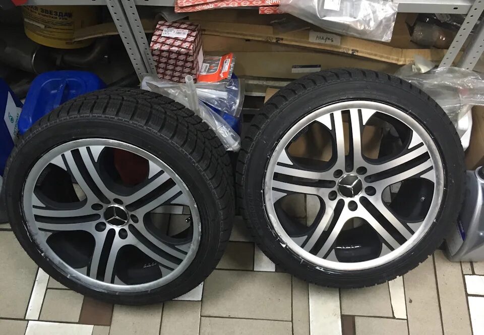 Резина r18 на w212. Разноширокие шины на glr w166. Разноширокая резина на мерседес. Диски амг 19 разноширокие. Разноширокие шины на мерседес r20.