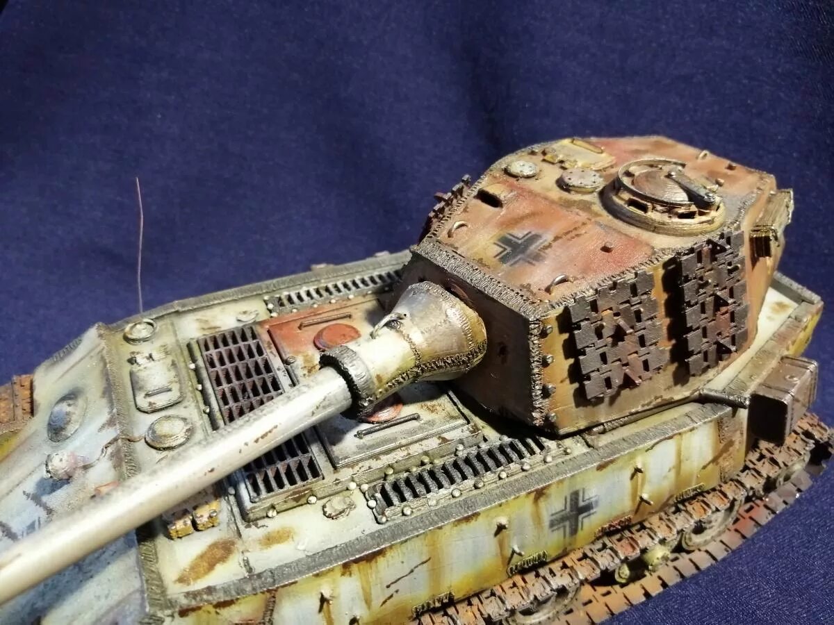 Тигр 1 внутри. Королевский тигр танк порше. королевский тигр 1 16 трумпетер. танк тигр 2 порше. танк king tiger trumpeter 1/16.