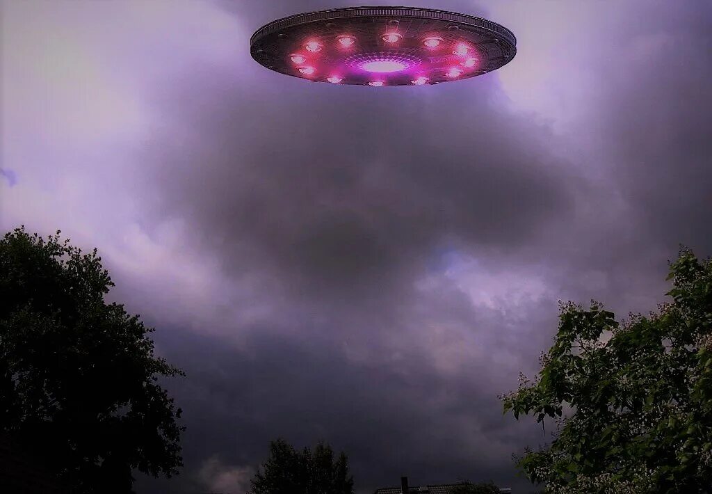 Включи станция нло. НЛО UFO неопознанные летающие объекты. Реальная летающая тарелка. Летающая тарелка в небе. Инопланетная тарелка в небе.