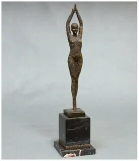 Женские фигуры дали