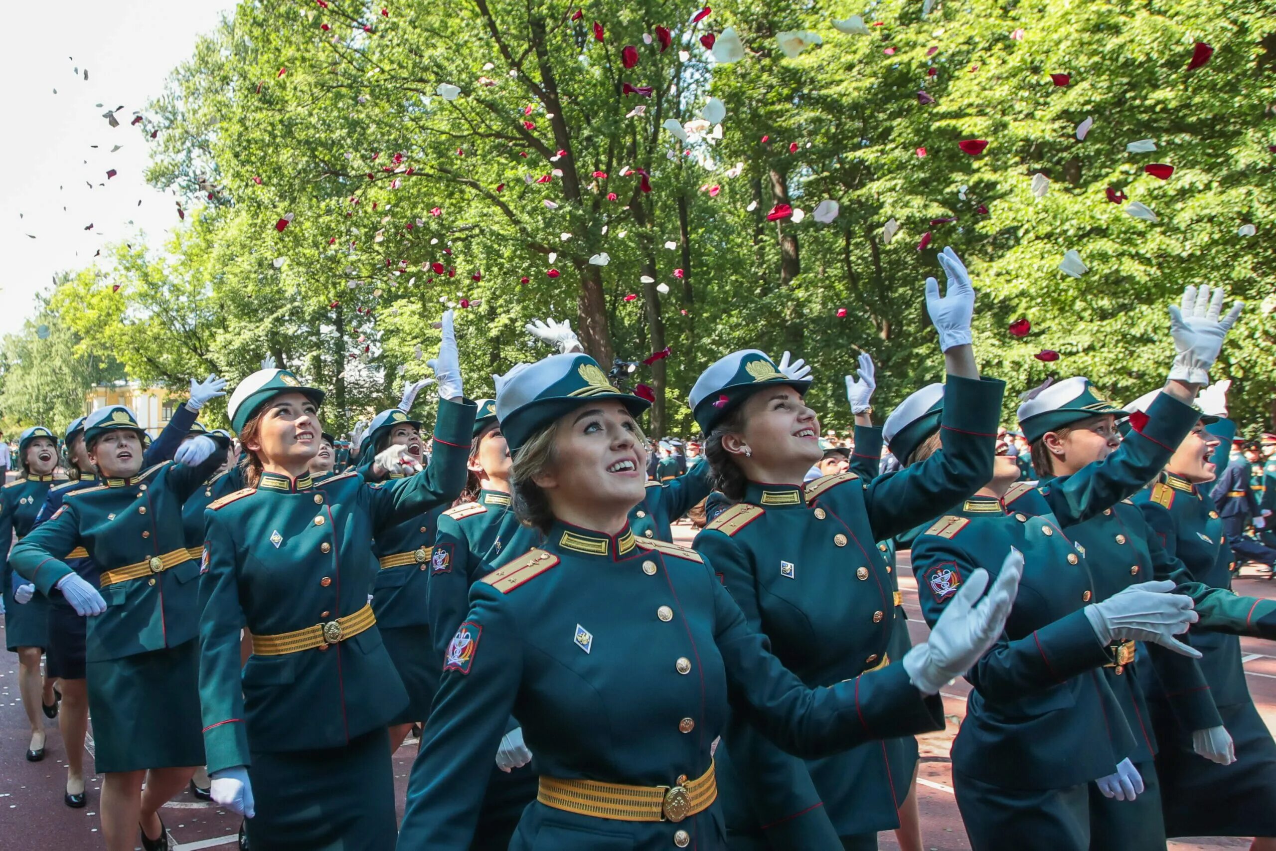 Военные врачи санкт петербург. Военно-медицинская Академия им. с.м. Кирова. Военная Академия имени Кирова Санкт-Петербург. ВМА им Кирова выпуск 2021. Выпуск военно медицинской Академии им Кирова 2021.