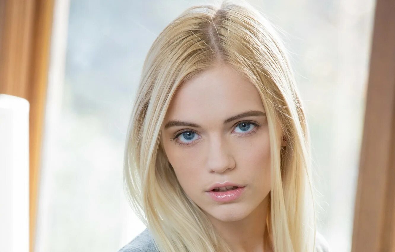 Alex small. Алекс грей актриса. alex grey 2025. alex grey модель. alex grey американская актриса tushy.