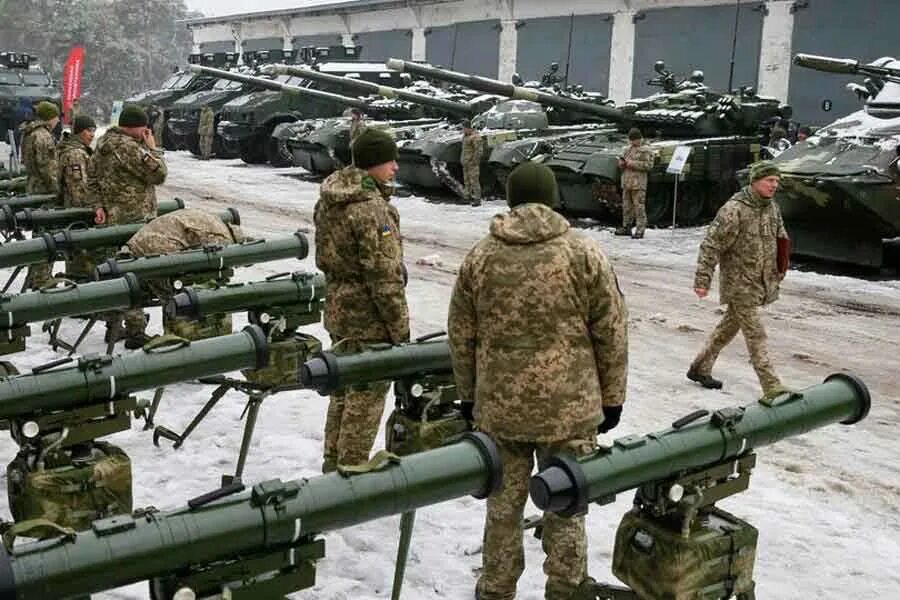 Российское оружие на украине. Оружие НАТО на Украине. Великобритания поставки оружия. Поставки вооружений ЕС на Украину. Вооружение США 2022.