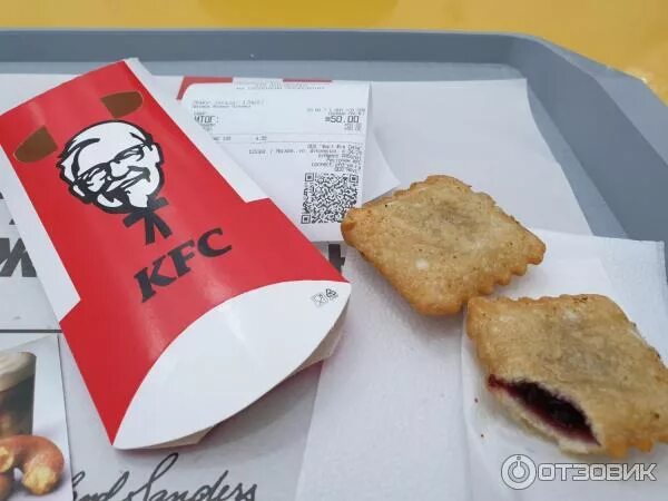 Пирожок kfc. Пирожок с вишней кфс. пирожок из kfc. вишневый пирожок kfc. пирожок с яблоком кфс.