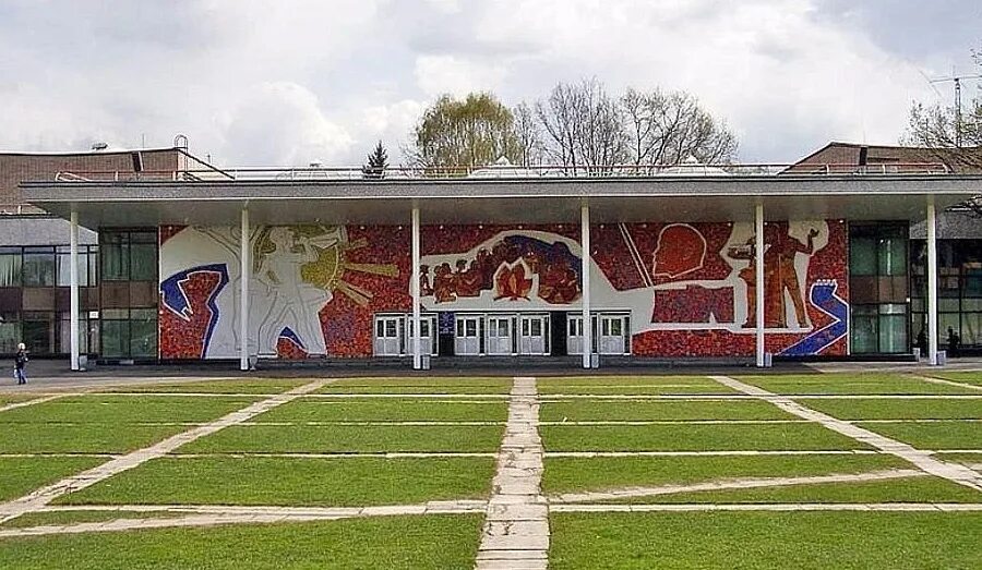 дворец пионеров воробьевы горы. здание дворца пионеров воробьевы горы. дворец пионеров на ленинских горах в москве. дворец пионеров москва модернизм. дворец пионеров на ленинских горах в москве.