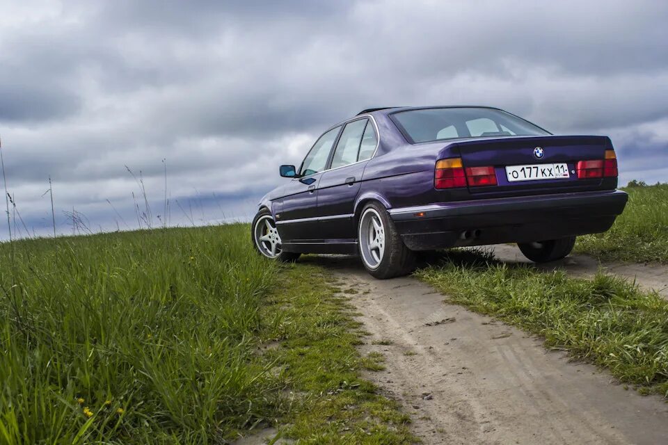 Как выглядит е34. Bmw e34. bmw e34 фиолетовая. бмв е34 классика.