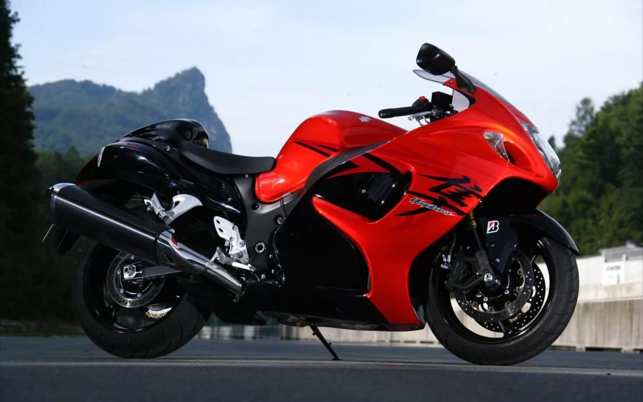 Сузуки GSX 1300 Hayabusa. Suzuki Hayabusa gsx1300r Custom. Suzuki Hayabusa gsx1300r черный. GSX R 1300 Black Red.