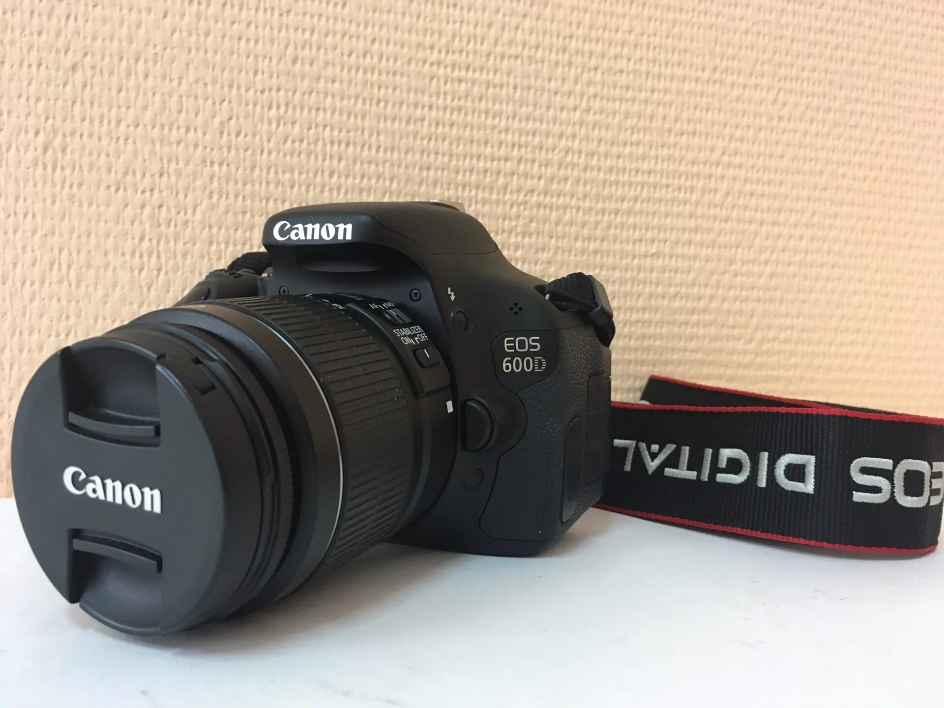Куплю canon бу. Canon 600d. Кэнон ЕОС 600д. Canon EOS 600d комплектация. Canon EOS 600d Kit Canon.