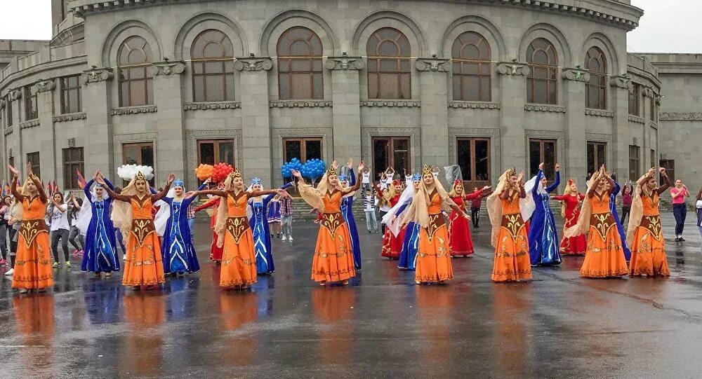 Танец дружбы народов. Флэшмобы Дружба народов. Армянский флешмоб. Флешмоб Дружба народов Кавказа России.