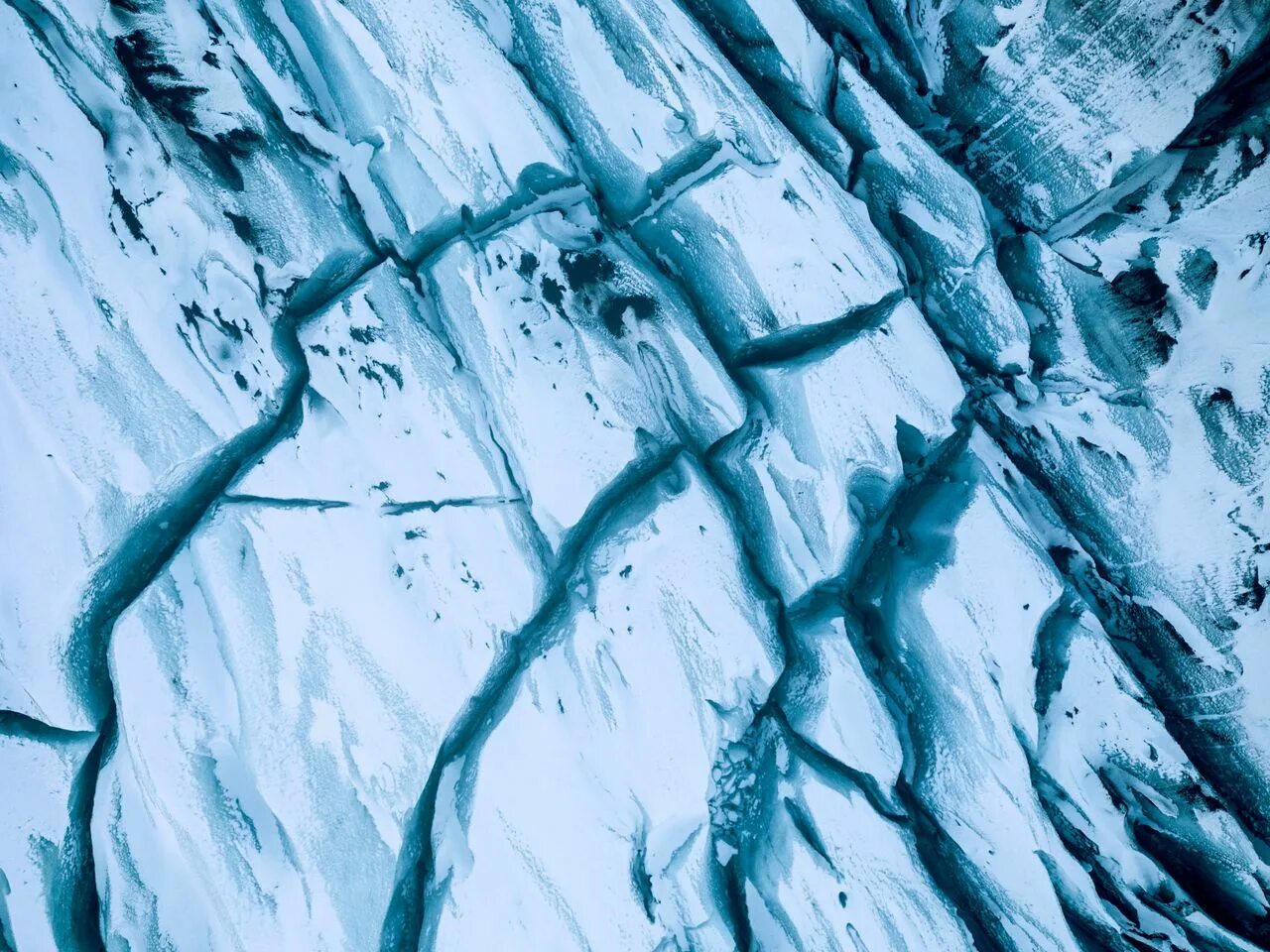 Трещины на льду. Фактура льда. Треснувший лед. Текстура льда.