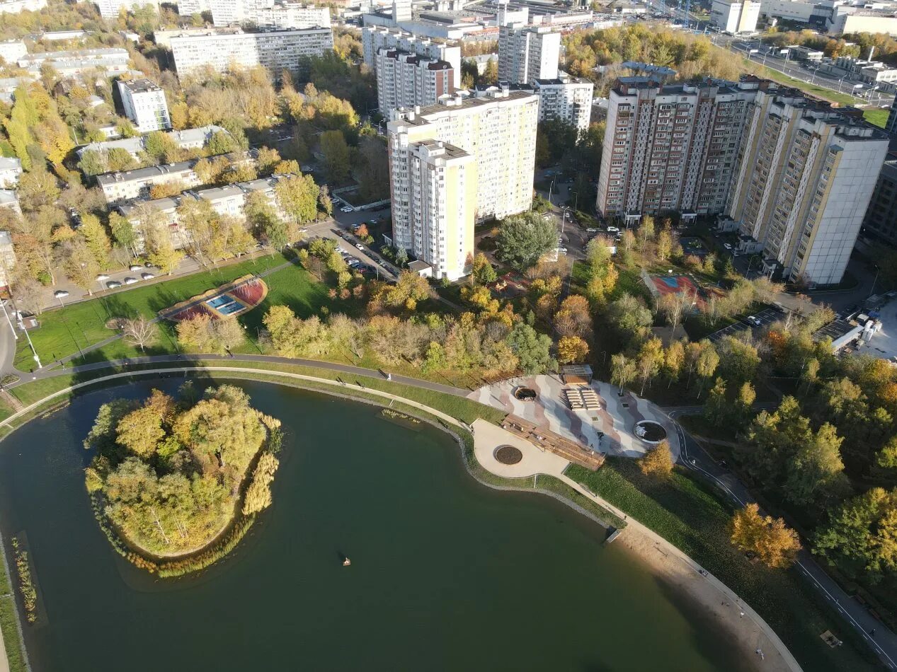 Парки СВАО. Красивые места в СВАО. Новый парк в Москве. Пруд в центре Москвы.